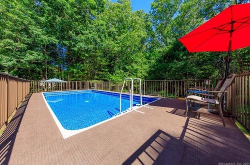15 Harry Hall Dr, Norwich, CT 06351-8848