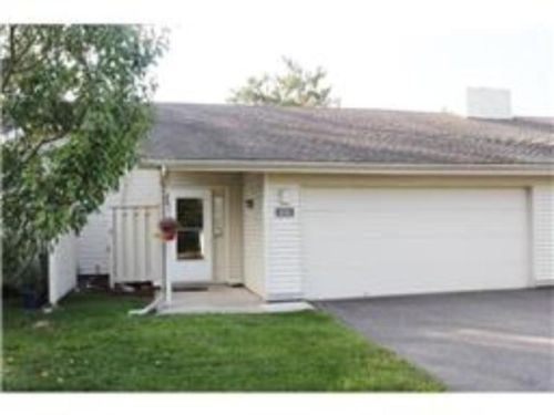 1015 Carmel Ct, Saint Paul, MN 55126-5831