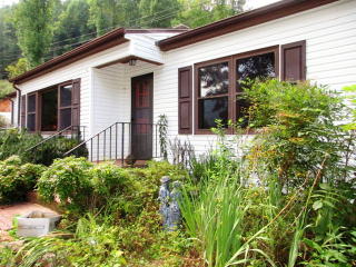 98 Roylston Rd, Franklin, NC 28734-7874
