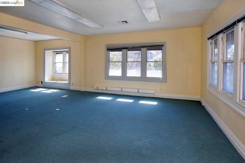 400 34 St, Oakland CA 94608-4211 exterior