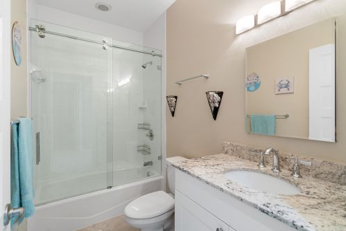 120 1st St, Key Largo FL  33037-4856 exterior