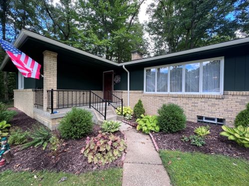 109 Dogwood Dr, Beaver Falls, PA 15010-5746