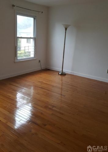 105 Buttonwood Dr, East Brunswick NJ  08816-4404 exterior