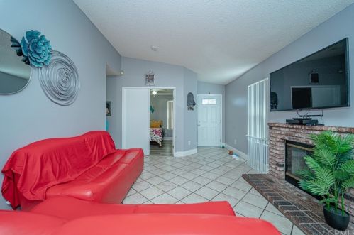 785 Award Dr, Colton CA 92324-2675 exterior