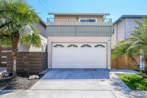 2437 Geranium St, San Diego, CA 92109-2338
