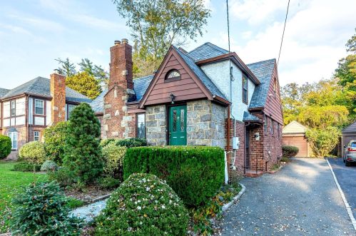 72 Jayson Ave, Great Neck, NY 11021-4240