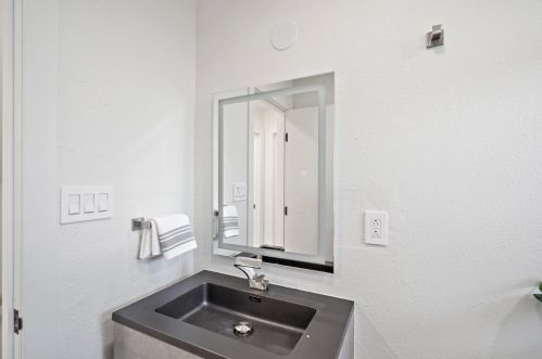 16624 Selby Dr, San Leandro CA  94578-1236 exterior