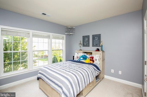 19277 Crk Fld Cir, Leesburg VA  20176-1621 exterior