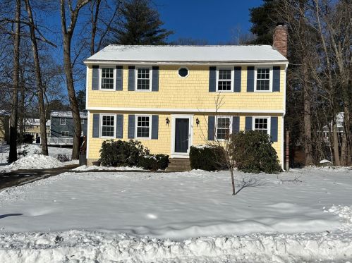 11 Carlene Dr, Nashua, NH 03062-1478