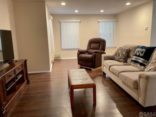 348 Wycoff Way, East Brunswick, NJ 08816-5657
