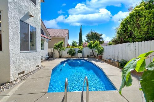 272 Sparrow St, Vacaville CA  95687-7225 exterior