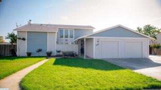 1117 Young St, Kennewick, WA 99338-1320