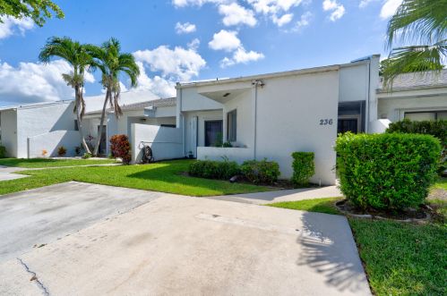 236 Par Dr, West Palm Beach, FL 33411-1216