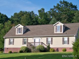 33 Rowe Ct, Hendersonville, NC 28792-7046