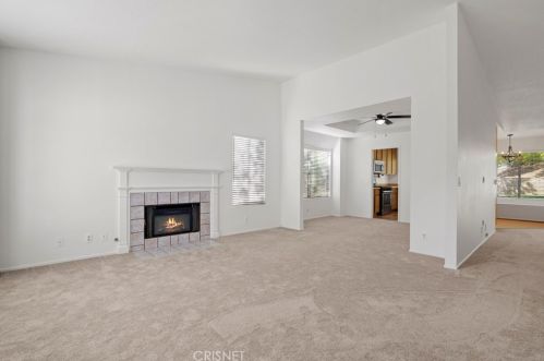 22347 Paragon Dr, Santa Clarita, CA 91350-3611