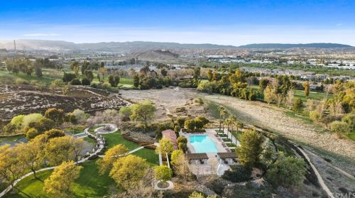24613 Garland Dr, Santa Clarita CA  91355-4962 exterior