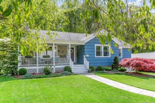49 Pert St, Bridgeport, CT 06611-3740