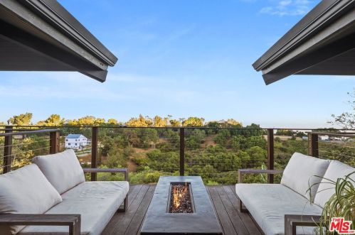 21629 Saddle Peak Rd, Topanga CA  90290-3415 exterior