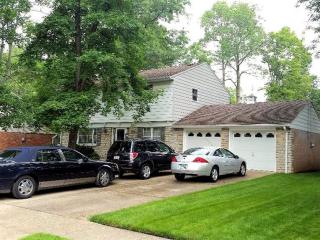 8238 Asbury Hills Dr, Cincinnati, OH 45255-4557