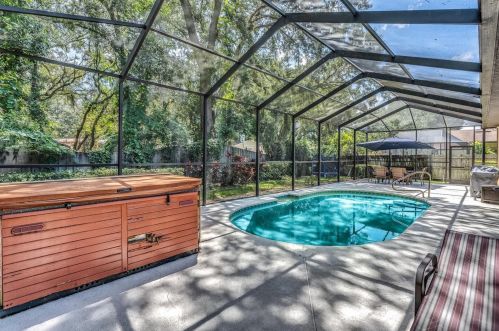 1224 Windsor Way, Lutz FL  33559-7320 exterior