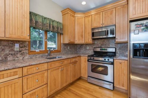 1 Lenni Lenape Ct, Stony Point NY  10980-3438 exterior