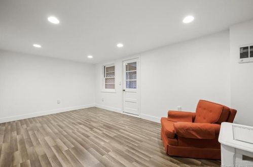 2 Lloyd Rd, Norwalk, CT 06850-1908