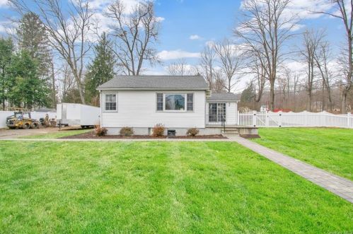 3 Edwin St, Tompkins Corners, NY 10579-3030