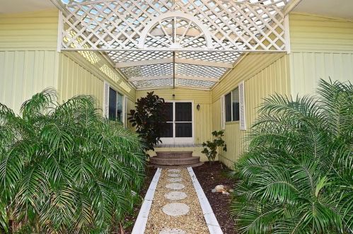 53 King Arthur Dr, Nokomis, FL 34275-1850