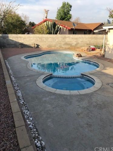 718 Idyllwild Ave, Rialto CA  92376-4816 exterior