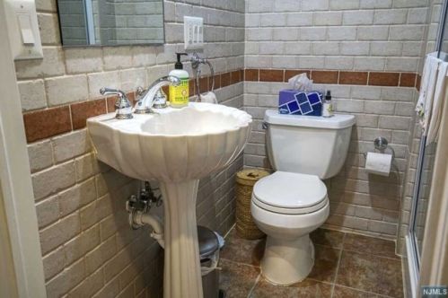 1140 Kensington Rd, Teaneck NJ  07666-2758 exterior