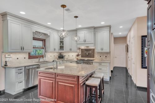 142 Serpentine Dr, Morganville NJ  07751-1400 exterior