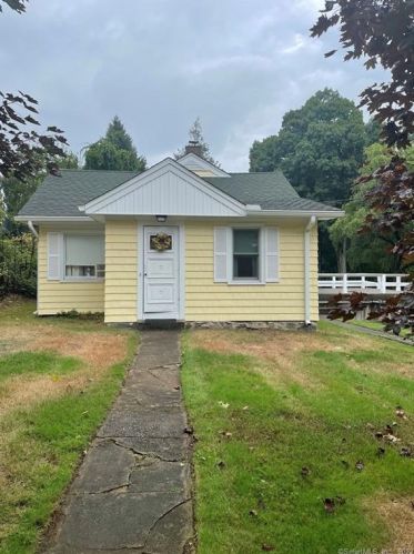 33 Pauline St, Bridgeport, CT 06611-5306
