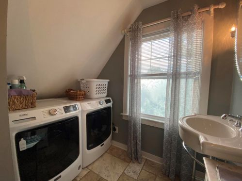 3063 Superior St, Milwaukee WI 53207-3064 exterior