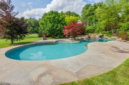 4 Alder Creek Dr, Califon NJ  07830-3001 exterior
