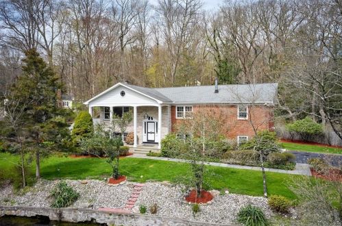 163 Barncroft Rd, Stamford, CT 06902-1207