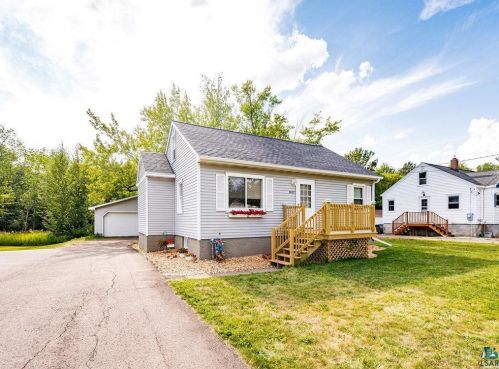 3027 Hutchinson Rd, Duluth, MN 55811-2830