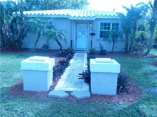 2730 Dewey St, Hollywood, FL 33020-5726