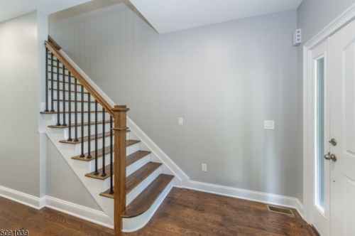 28 Hugo Ave, West Paterson, NJ 07424-3302