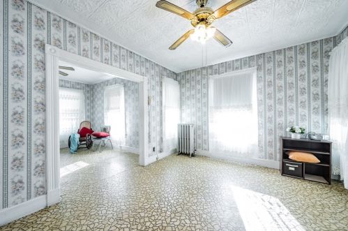 54 Revere St, Springfield, MA 01108-1313