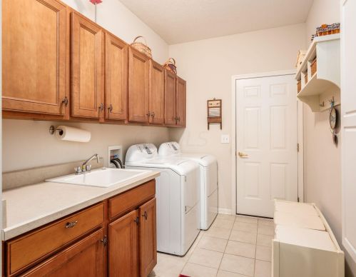 4933 Haughn Rd, Darbydale OH  43123-8221 exterior