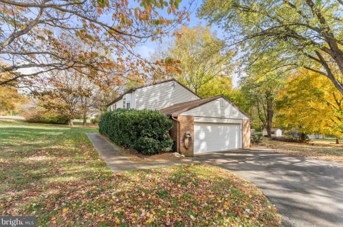 16309 Poplar Hill Rd, Haymarket VA  20169-2101 exterior