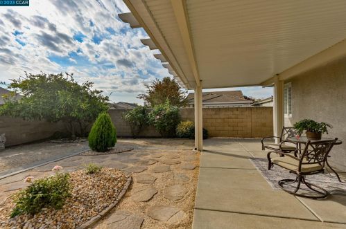 373 Bartlett Ln, Vacaville CA  95687-3128 exterior