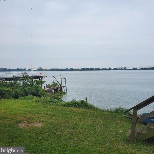 94 Riverview Ave, West Deptford, NJ 08066-2246