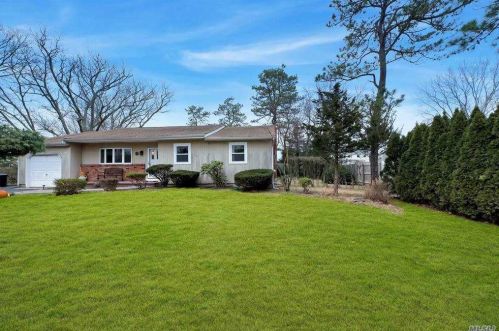 3 Taurgo Ln, South Setauket, NY 11720-3080