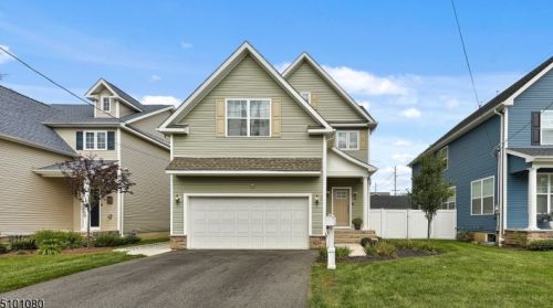 38 Walnut St, West Paterson, NJ 07424-1402