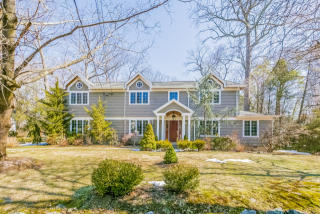 19 Kolbert Dr, Scarsdale, NY 10583-7920