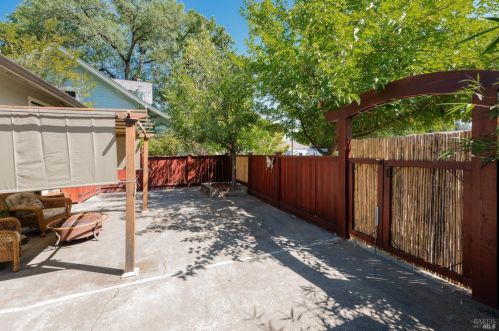 1014 Perkins St, Ukiah CA  95482-4623 exterior