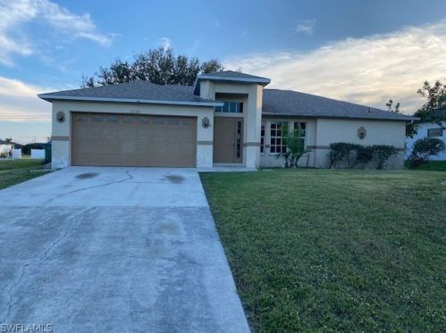 2228 26th Ter, Cape Coral, FL 33914-3943