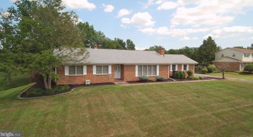 30 Valerie Dr, Bear DE  19701-1749 exterior