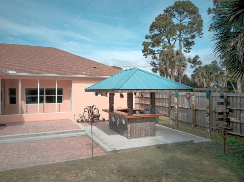 519 Laurel Rd, Nokomis FL  34275-5243 exterior